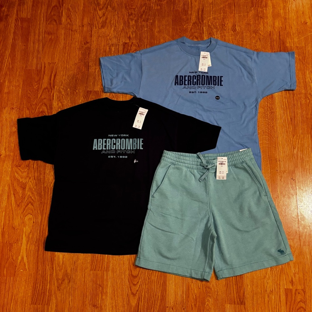 Abercrombie & Fitch Kids Relaxed Logo Tee & Essential Fleece Shorts Size 13/14
